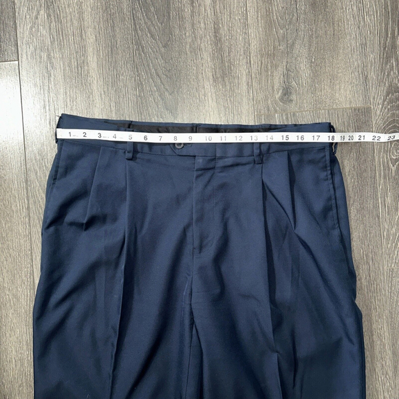 Jos A Bank Traveler 36x32 Navy Pleated Front Rolled Cuffs Slacks Pants - Picture 2 of 5
